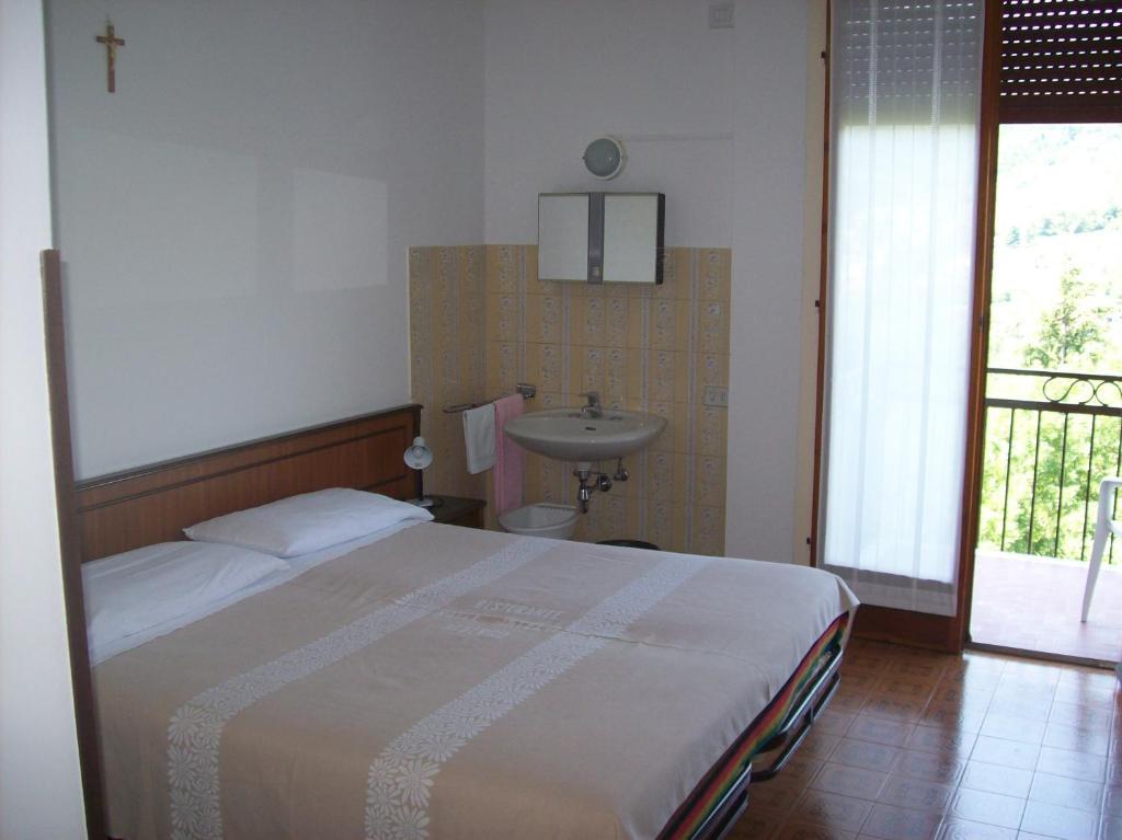 Hotel Valle Intelvi Сан Феделе Интелви Стая снимка